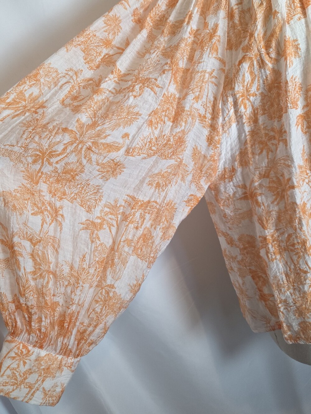 Toile Button Down Top With Balloon Sleeves - Picture 3 of 12